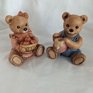 Homeco Porcelain Bears 1405 4” Honey bear & 1425 Brown Bear holding apples dress